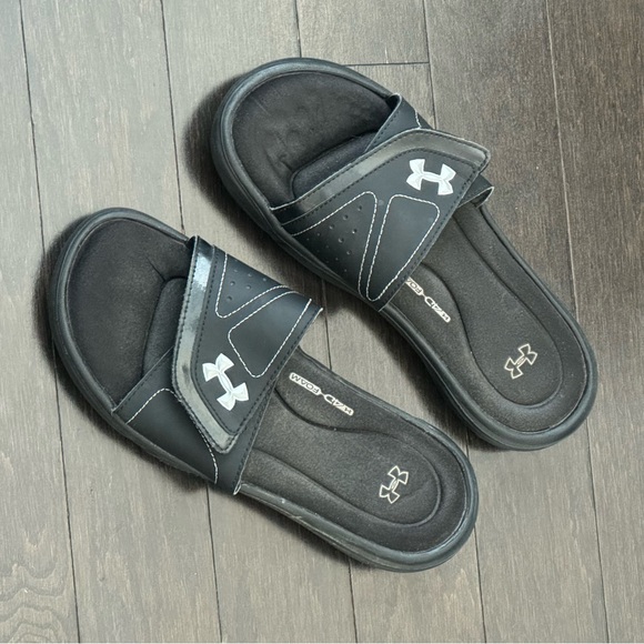 Under armour slides - Picture 1 of 3